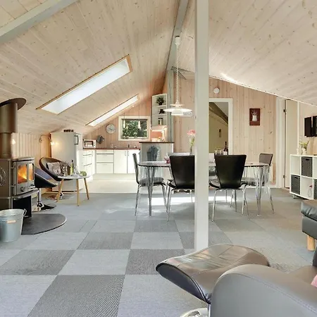 Three-bedroom Holiday In * Блаванн