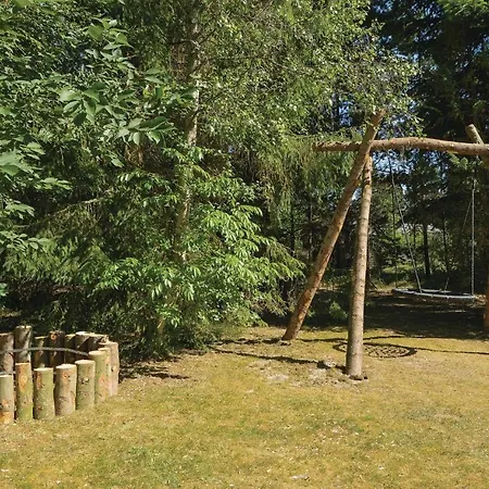 Three-bedroom Holiday In Дом отдыха Блаванн
