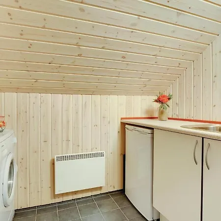 Three-bedroom Holiday In * Блаванн