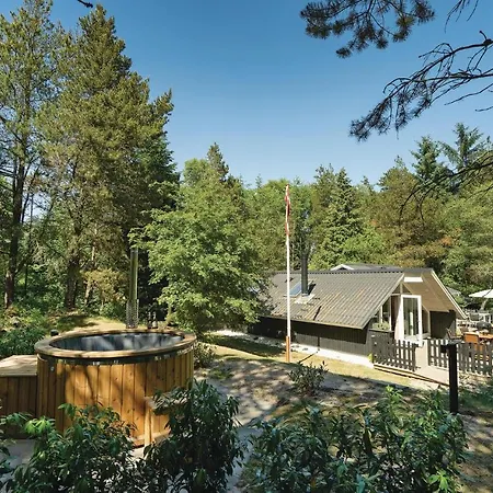 Three-bedroom Holiday In Блаванн