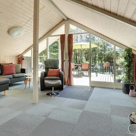 Дом отдыха Three-bedroom Holiday In