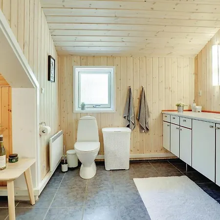 Three-bedroom Holiday In Дом отдыха *