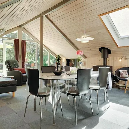 Дом отдыха Three-bedroom Holiday In