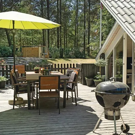 Three-bedroom Holiday In