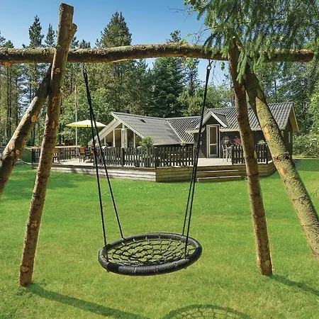Дом отдыха Three-bedroom Holiday In