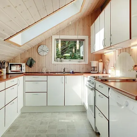 Three-bedroom Holiday In Дом отдыха