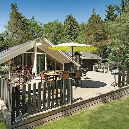 Three-bedroom Holiday In Дом отдыха *