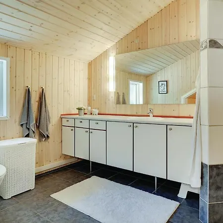 Дом отдыха Three-bedroom Holiday In